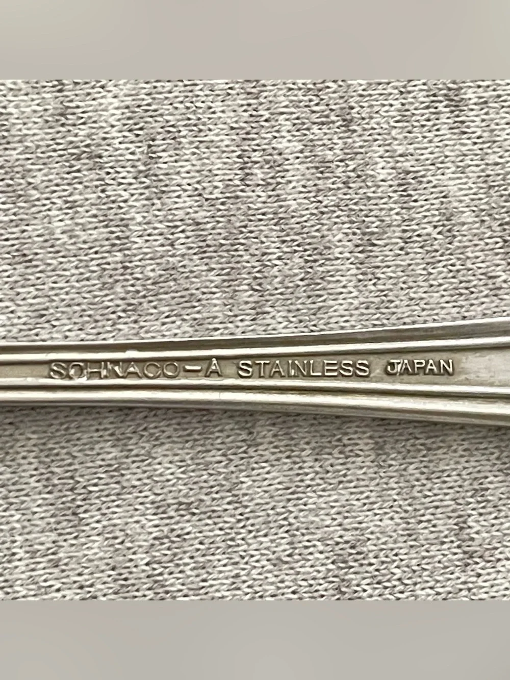 Sohnaco-A Classic Floral-Accent Stainless Dinner Forks (4) & Salad Forks (2)